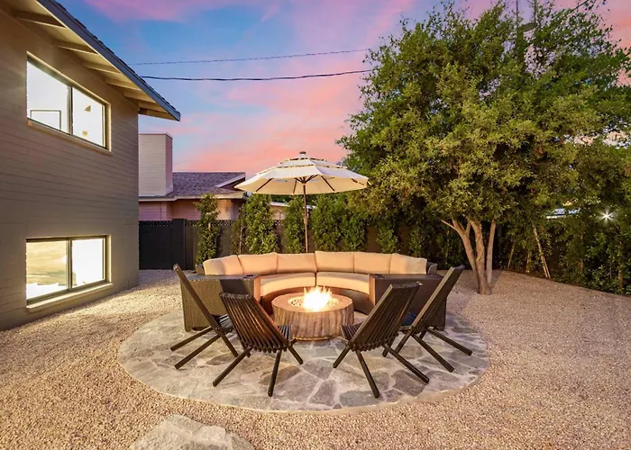 Holiday home Solanova Designer Oasis With Cocktail Pool & Theater Scottsdale