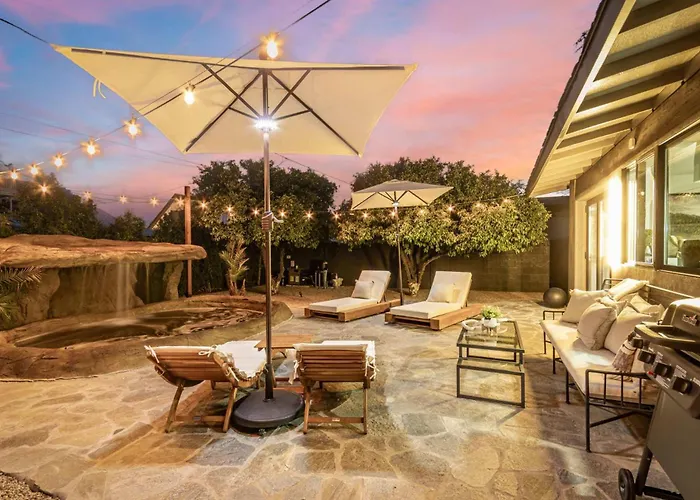 Solanova Designer Oasis With Cocktail Pool & Theater *