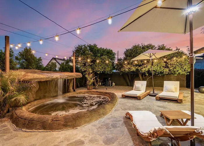 Holiday home Solanova Designer Oasis With Cocktail Pool & Theater