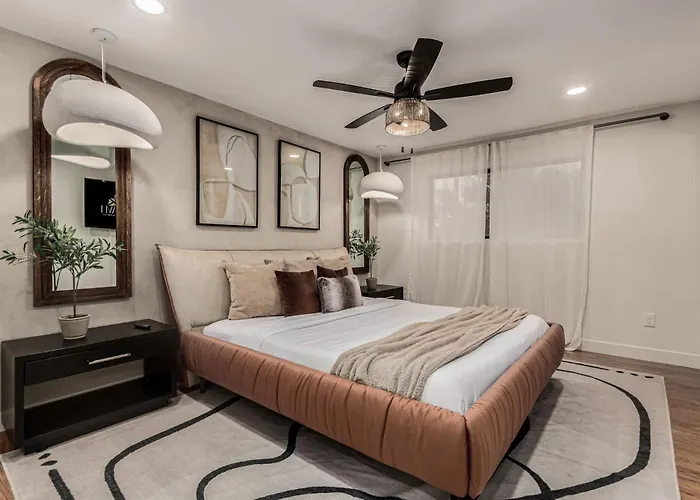 Solanova Designer Oasis With Cocktail Pool & Theater Scottsdale