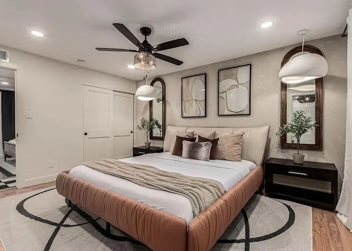 Holiday home Solanova Designer Oasis With Cocktail Pool & Theater Scottsdale