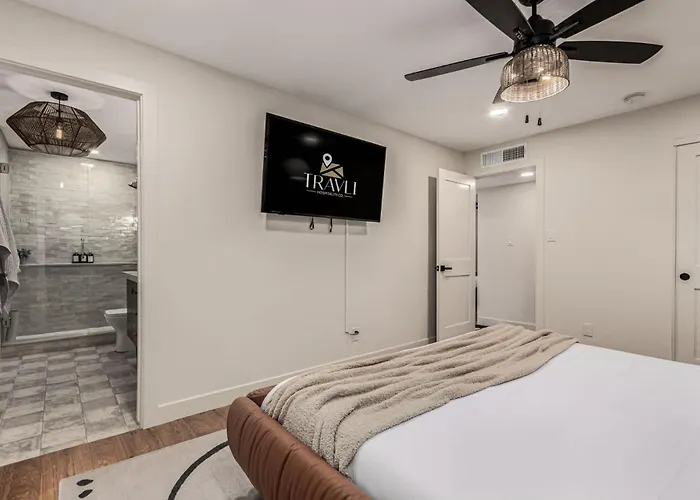 Solanova Designer Oasis With Cocktail Pool & Theater Scottsdale