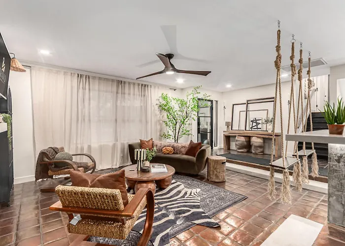 Holiday home Solanova Designer Oasis With Cocktail Pool & Theater Scottsdale