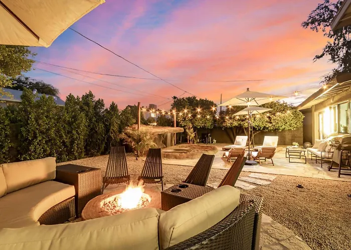 Solanova Designer Oasis With Cocktail Pool & Theater *